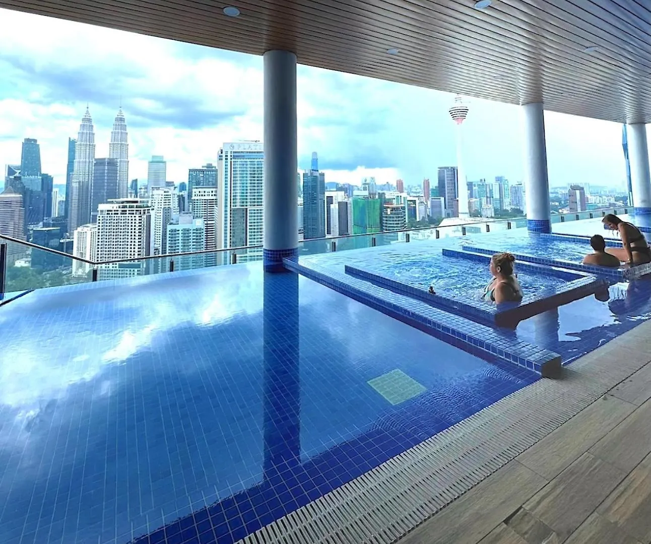 Infinitum Suites Klcc , Infinity Pool 360 View Kuala Lumpur
